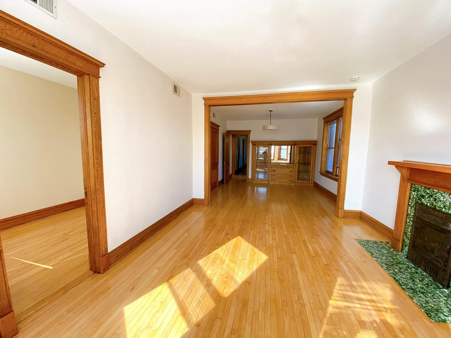 3 bed, 1100 sqft, $2,750 — Photo 3