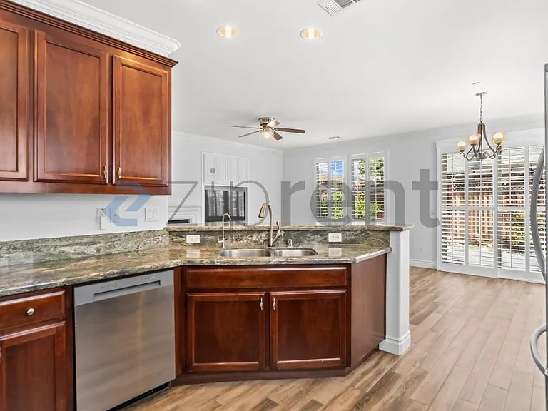741 Tennyson Dr — Photo 13