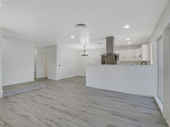 3rd image of 2579 Paradise Village Way