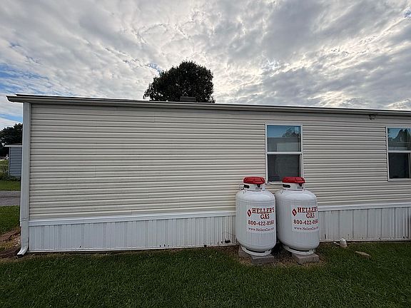 3rd image of 68 Aspen Rd
