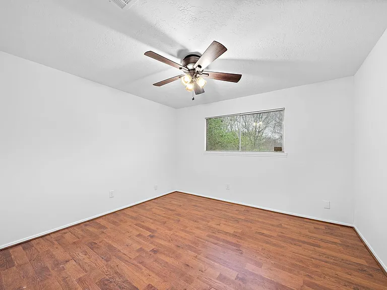 7810 Antoine Dr — Photo 12
