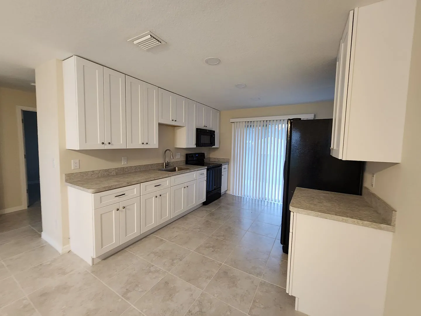 Cozy Duplex in the Beautiful Buckingham Area — Photo 3
