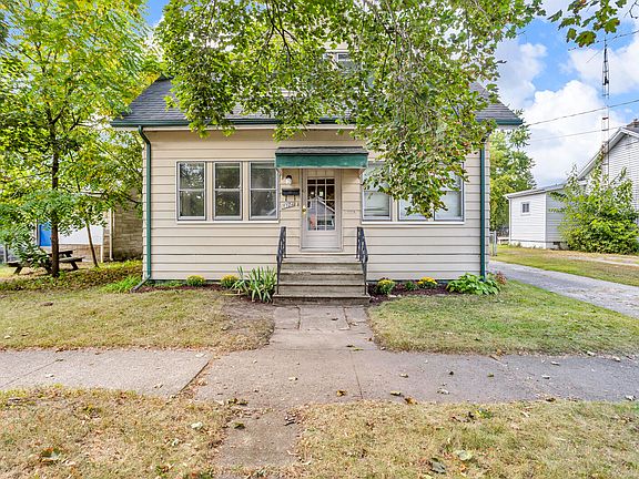 3rd image of 1104 N Blackstone St