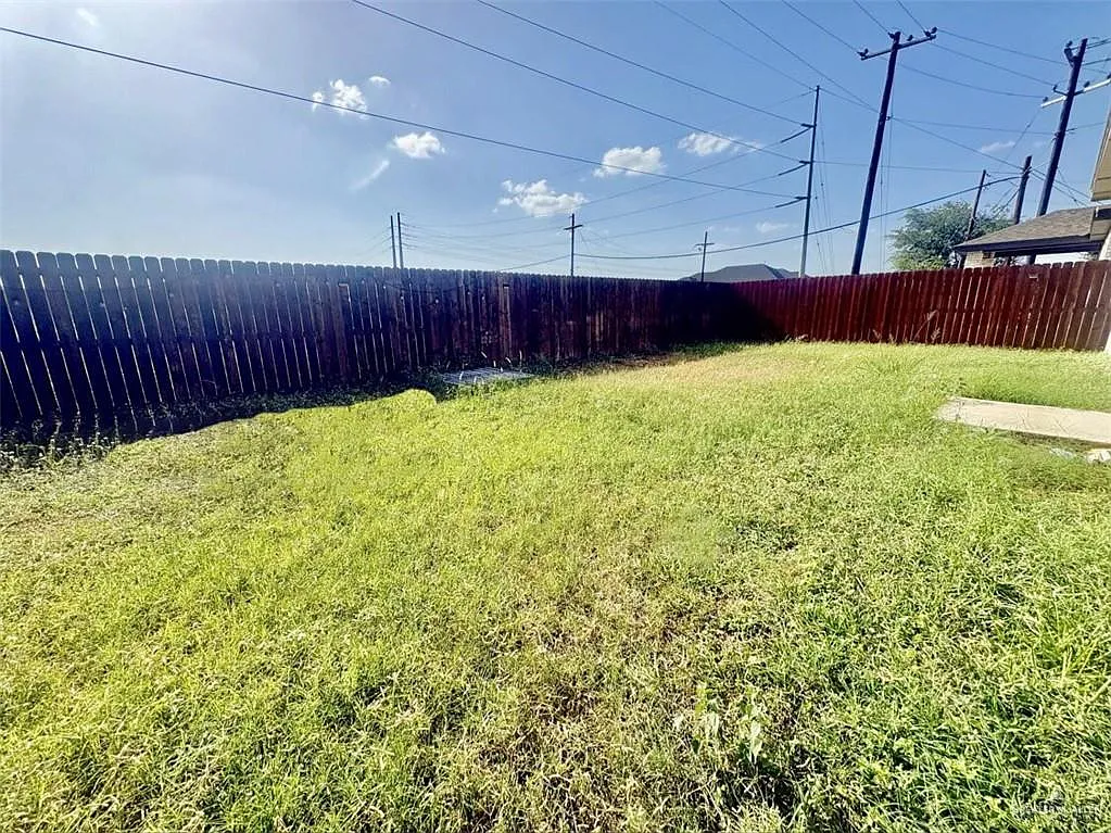 3 bed, 2.0 bath, 1816 sqft, $1,950 — Photo 2
