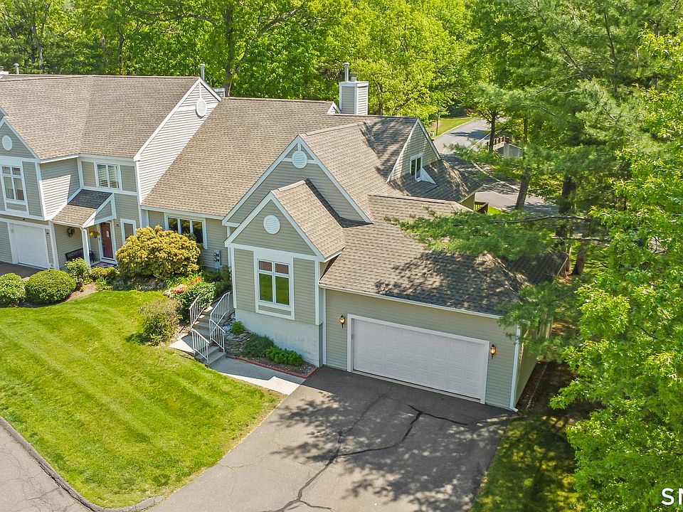 1st image of 1 Greenwich Ln #1