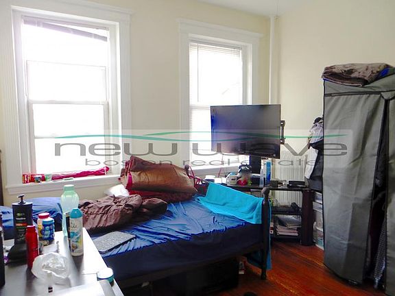 3rd image of 89 Park Dr #27