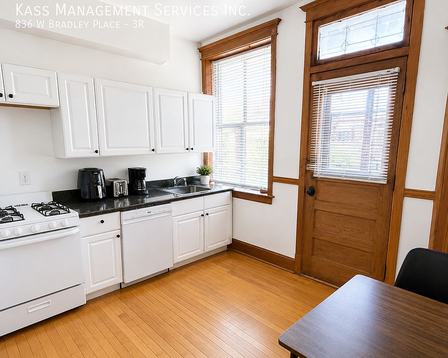 1st image of 836 W Bradley Pl APT 3R