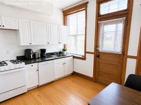 836 W Bradley Pl