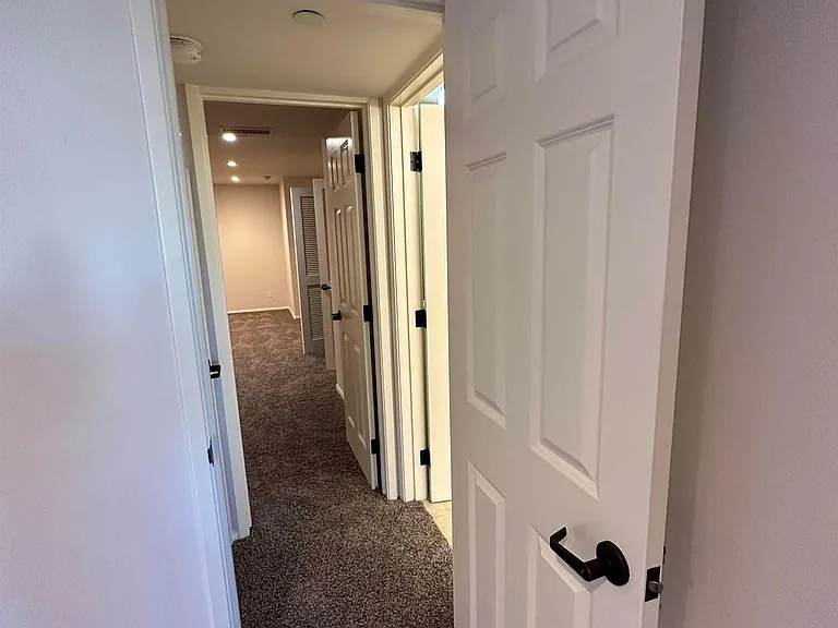810 Bond Ave #C — Photo 10