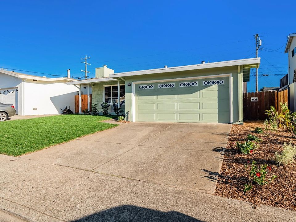 1st image of 394 Evergreen Dr