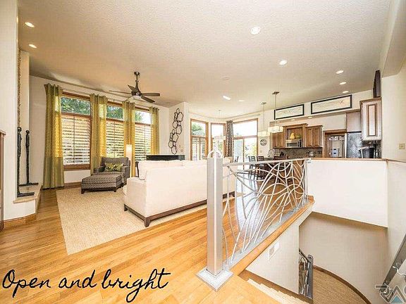 4th image of 304 E Pinehurst Dr