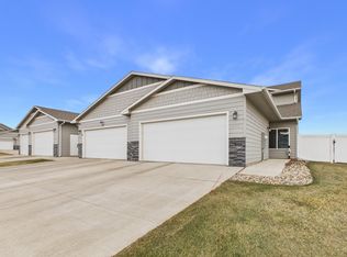 9010 W Wisdom Pl, Sioux Falls, SD 57106