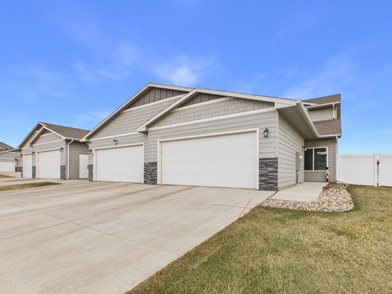 9010 W Wisdom Pl, Sioux Falls, SD 57106