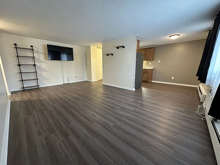 Avalon Apartments — Photo 8