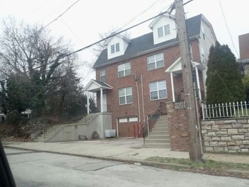 921 E Gorgas Ln photo 1