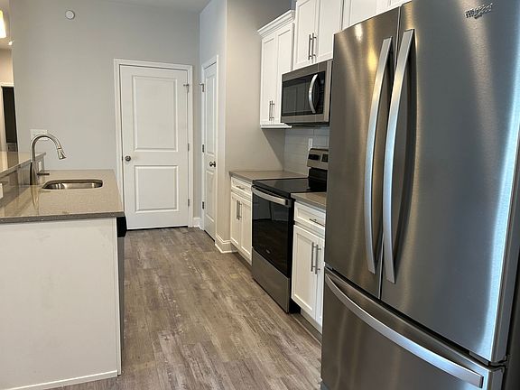 5th image of 106 W Creek Ln