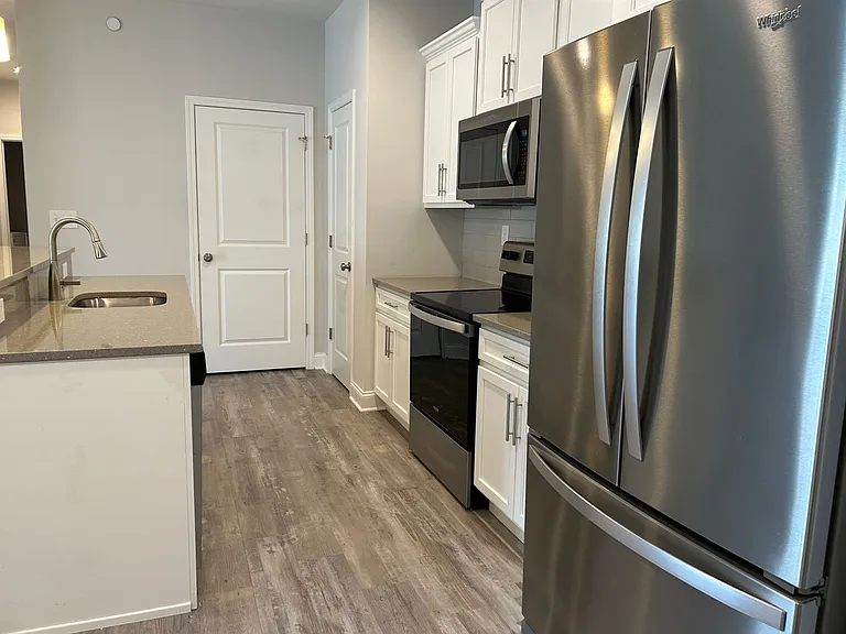 708 Creek Ln — Photo 5