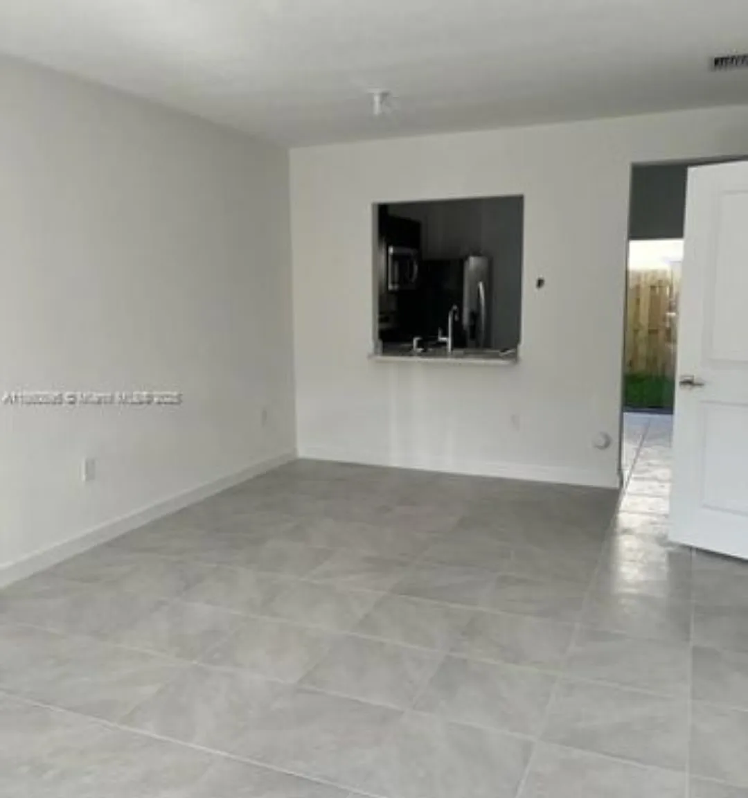2 bed, 2.5 bath, 1208 sqft, $2,400 — Photo 3