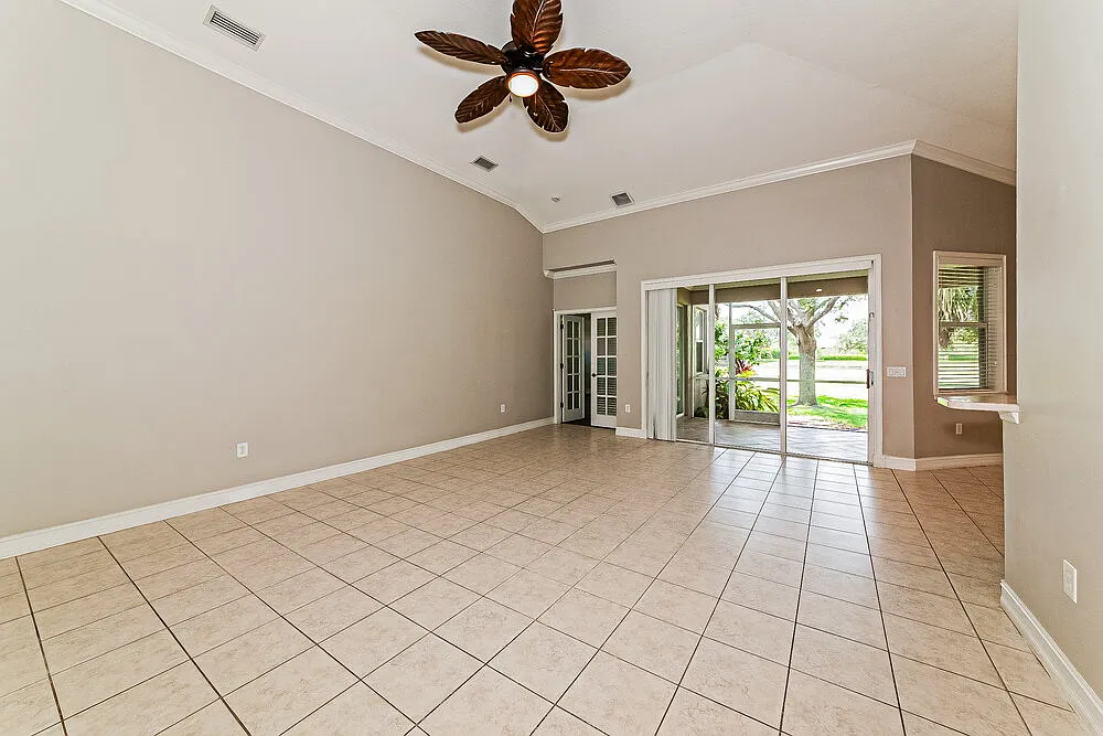 3 bed, 2.0 bath, 2062 sqft, $2,520 — Photo 3