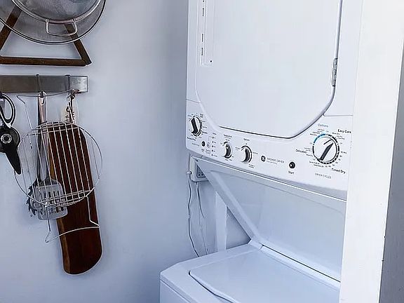 4th image of 384 Court St #3