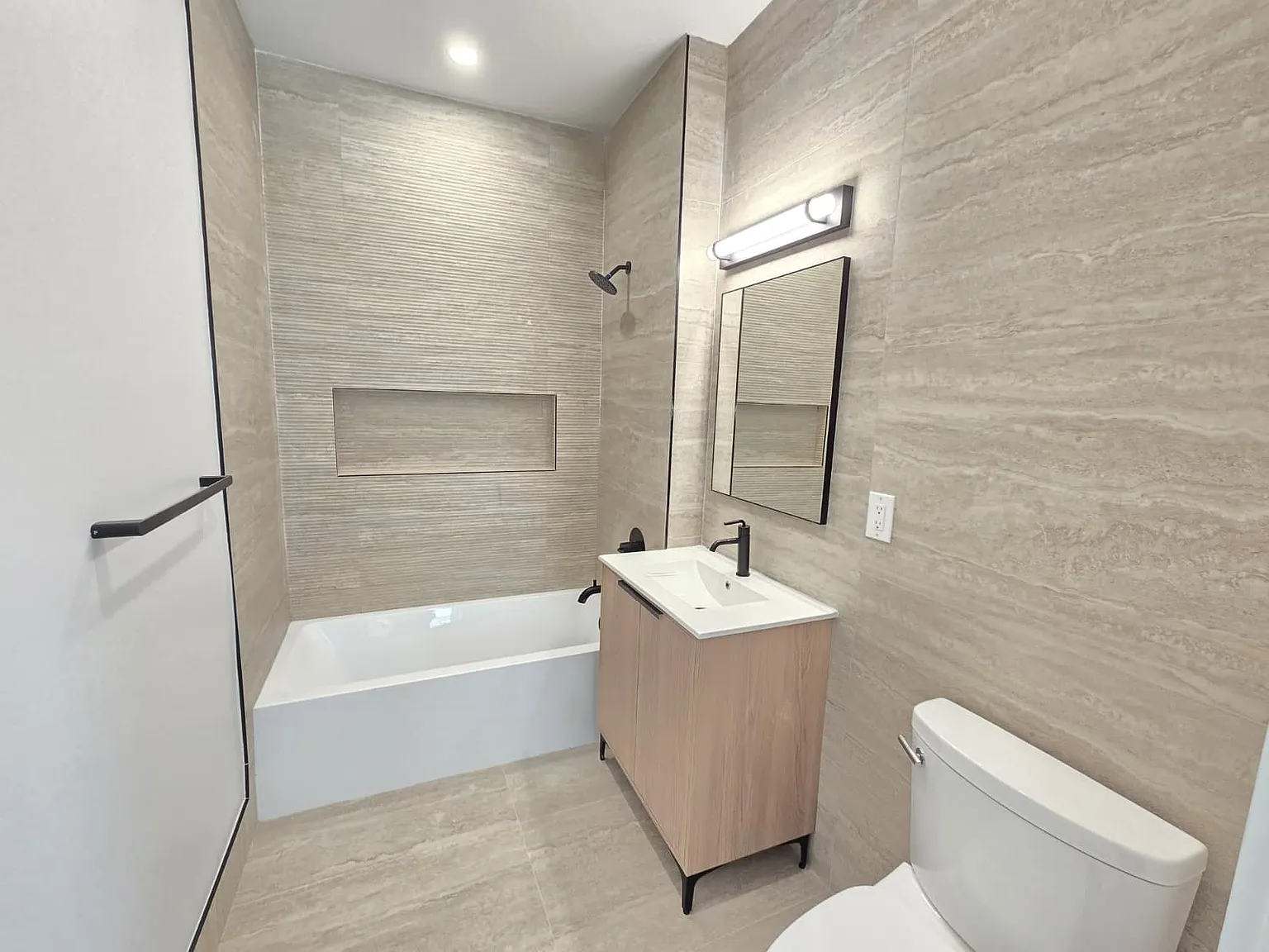 2 bed, 909 sqft, $2,950 — Photo 4