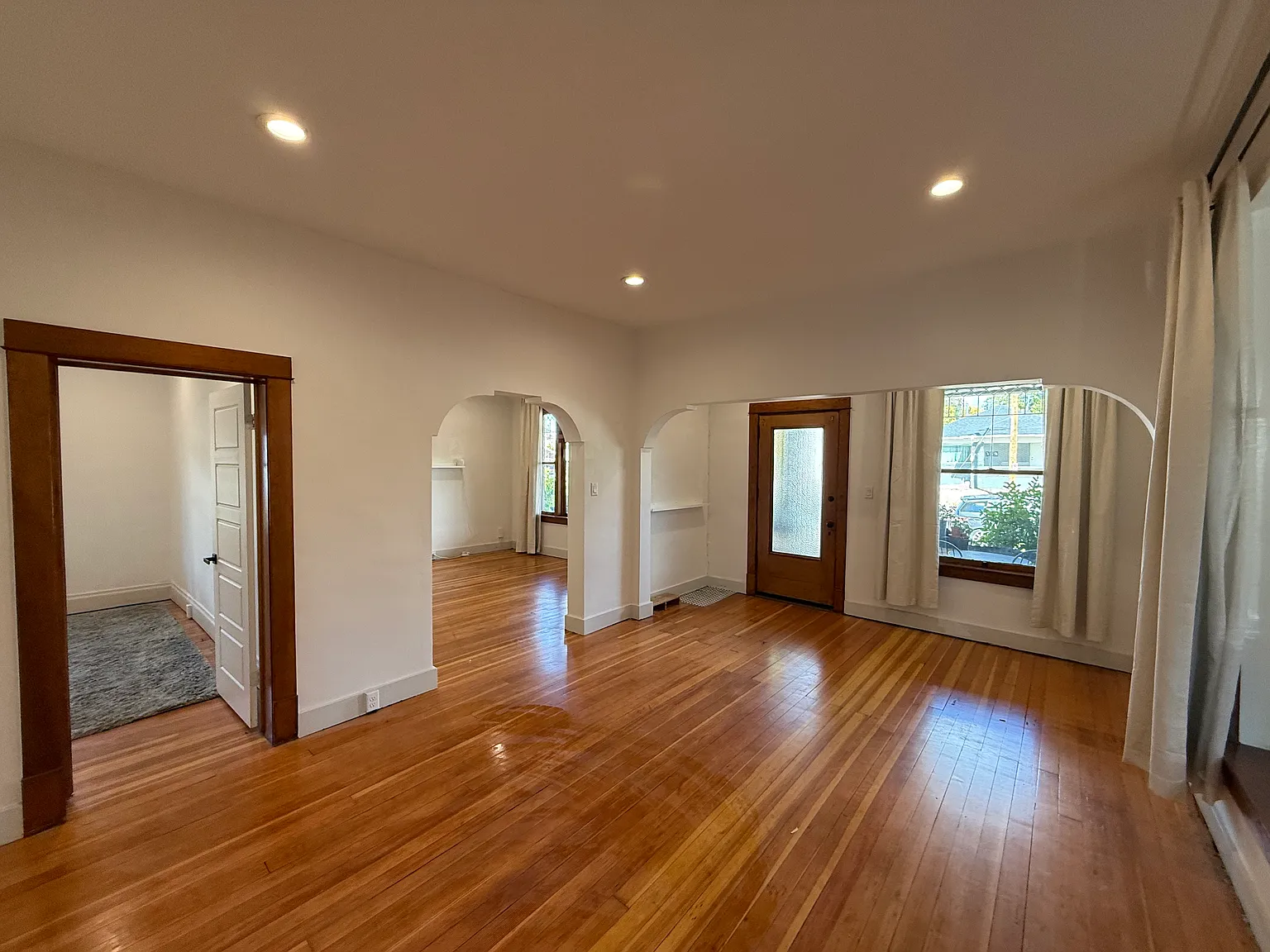 2 bed, 1216 sqft, $1,995 — Photo 3