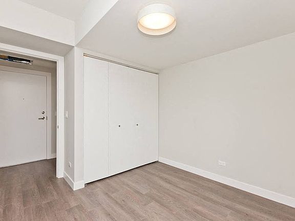 3rd image of 2407 W Eastwood Ave APT 506