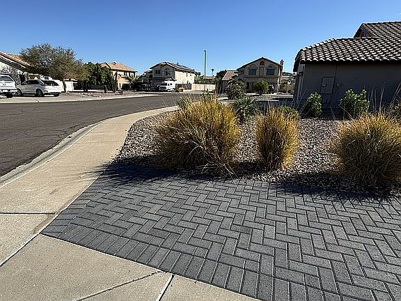 4th image of 17931 W Porter Ln