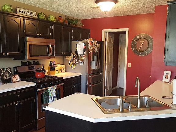 Kit opens to breakfast nook