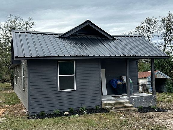2nd image of 301 Avenue J