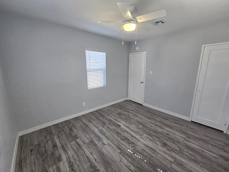 751 E J St — Photo 14