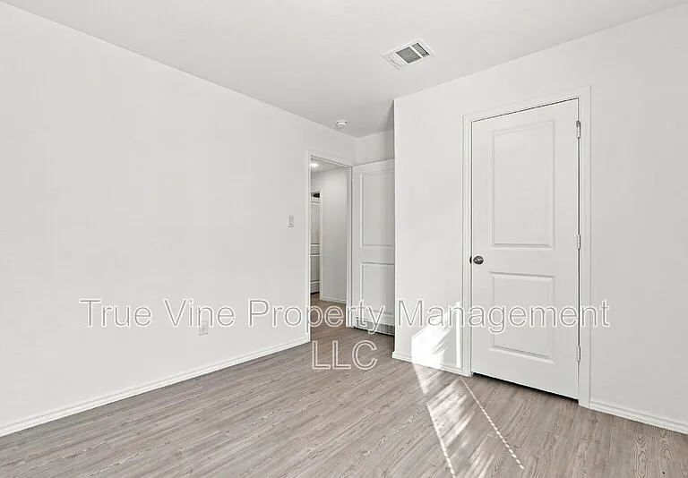 2906 Millikan Dr — Photo 25