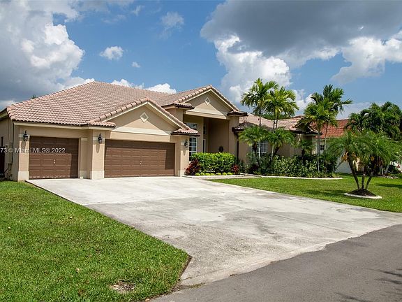 2nd image of 2910 Fairways Dr #0