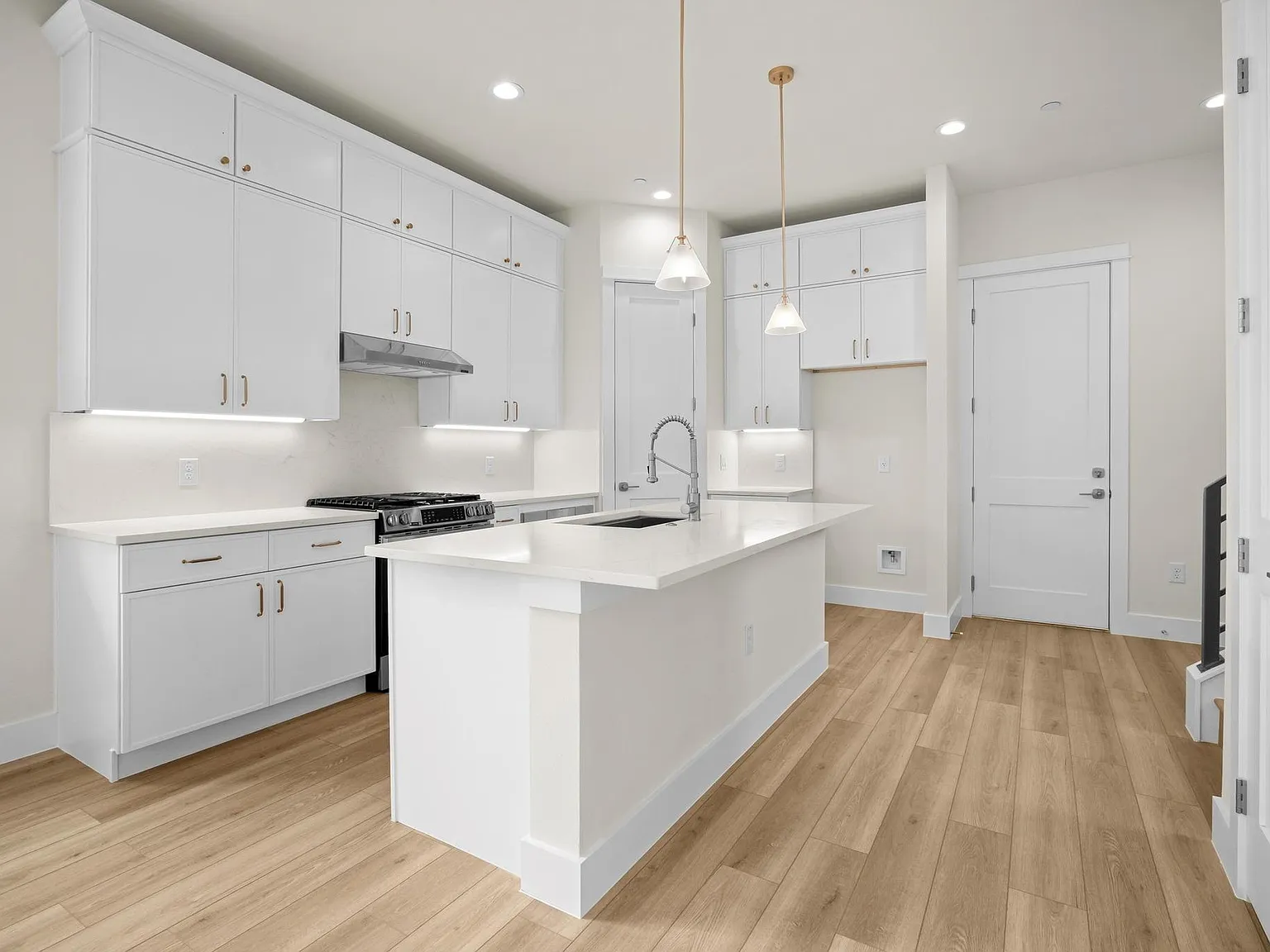 4 bed, 3.0 bath, 1785 sqft, $3,100 — Photo 4