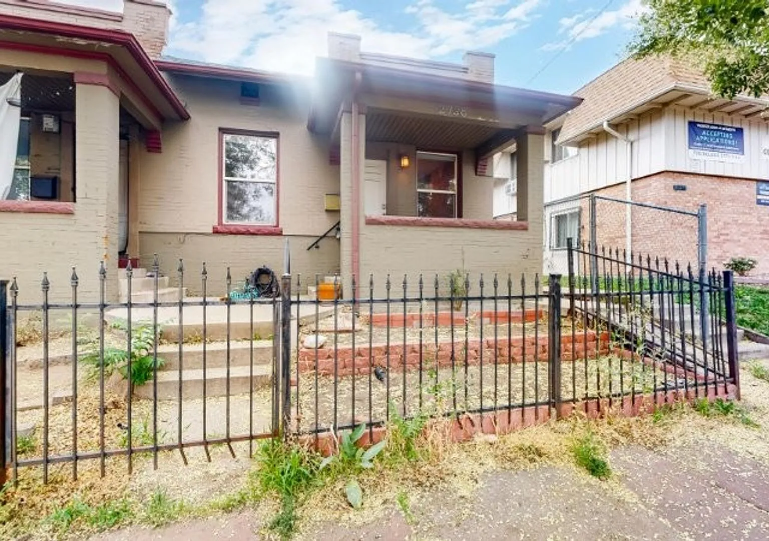Hip end unit 2 bed/1 bath, 1 parking space, w/d included — Photo 2