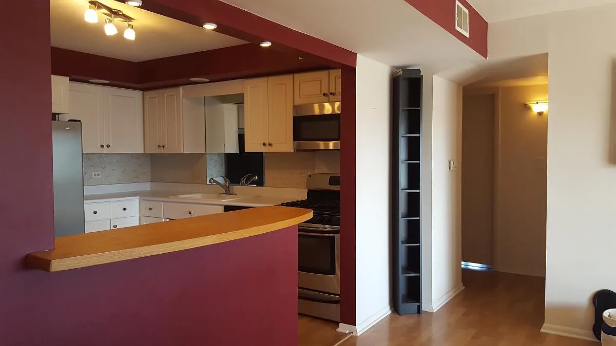 2 bed, 1050 sqft, $1,950 — Photo 1