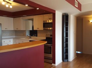 1815 Oakton St APT 1A, Park Ridge, IL 60068