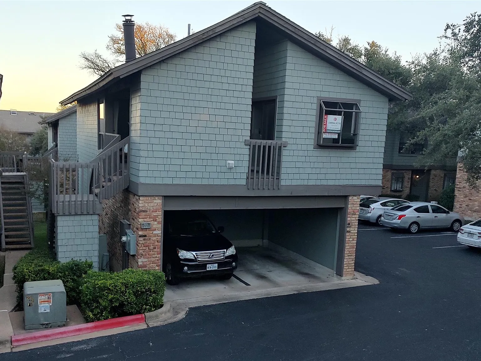 2 bed, 2.0 bath, 754 sqft, $1,895 — Photo 3