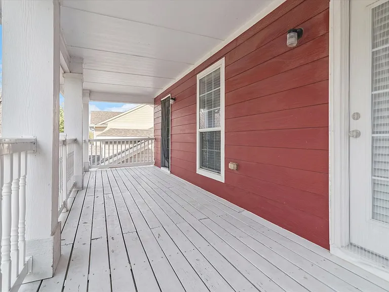 1116 Charleston Ln — Photo 4