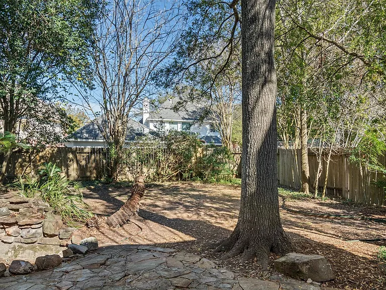 2630 Lakeway Dr — Photo 29