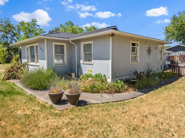 943 Ross Ln N, Medford, OR 97501