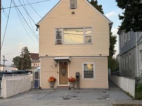 925 E 26th St, Paterson, NJ