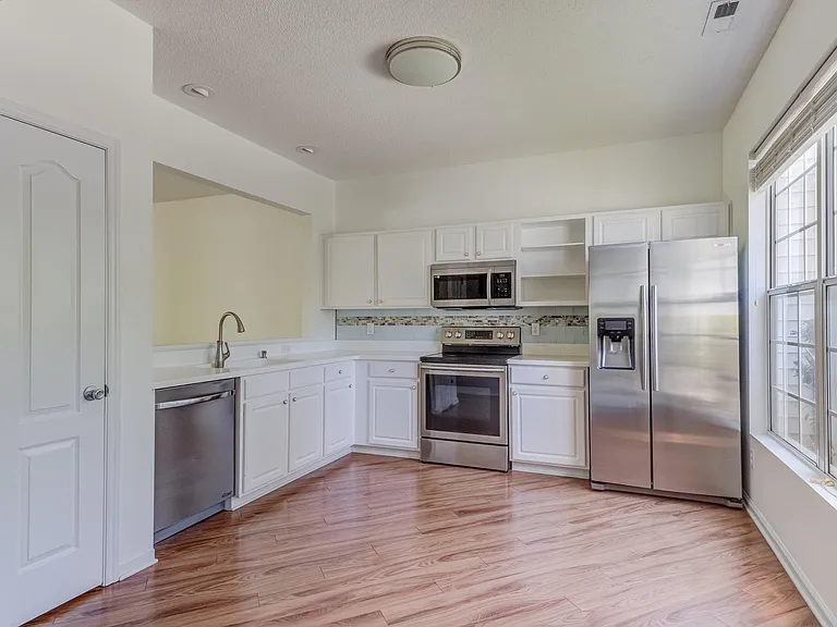 306 Orchard Park Dr — Photo 3