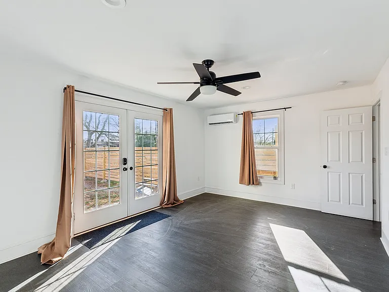 113 S Laurel St #A — Photo 18