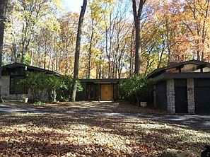 1st image of 121 Grosvenor Dr