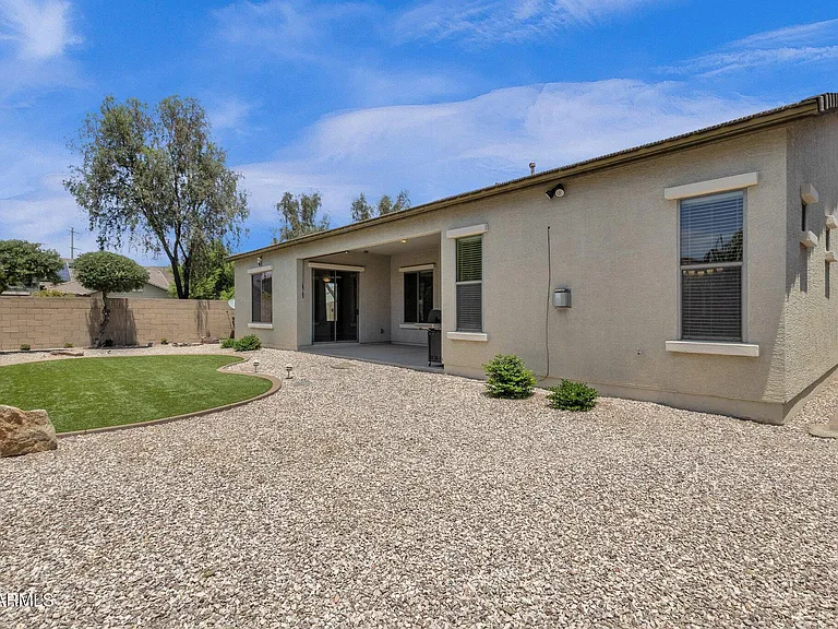 2403 E Robb Ln — Photo 40