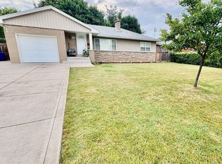 132 Gainsborough Rd #2, Hamilton, ON L8E 1E1