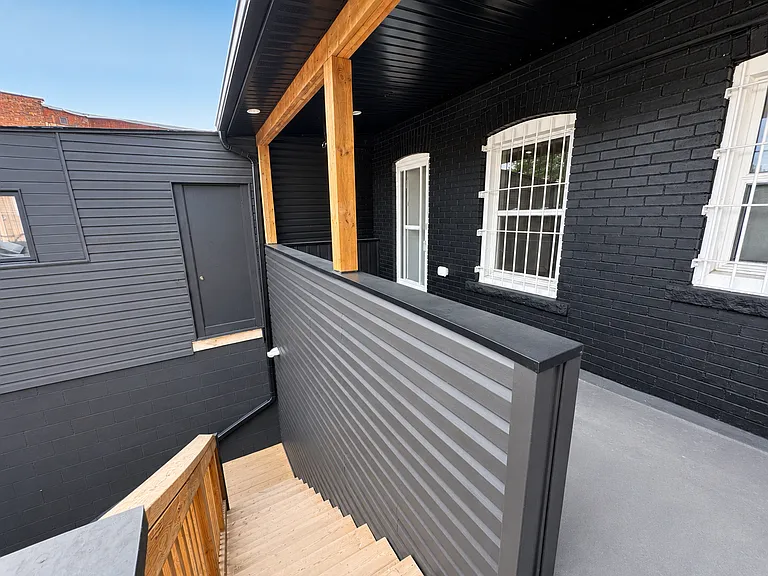 1127 Main St E — Photo 16