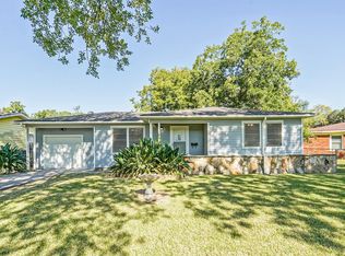 1 Southlawn Cir, La Marque, TX 77568