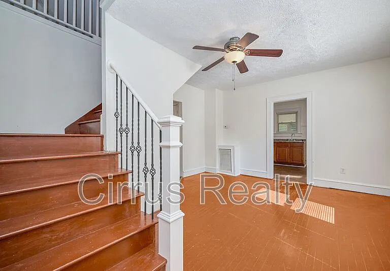 448 Chapel St — Photo 8